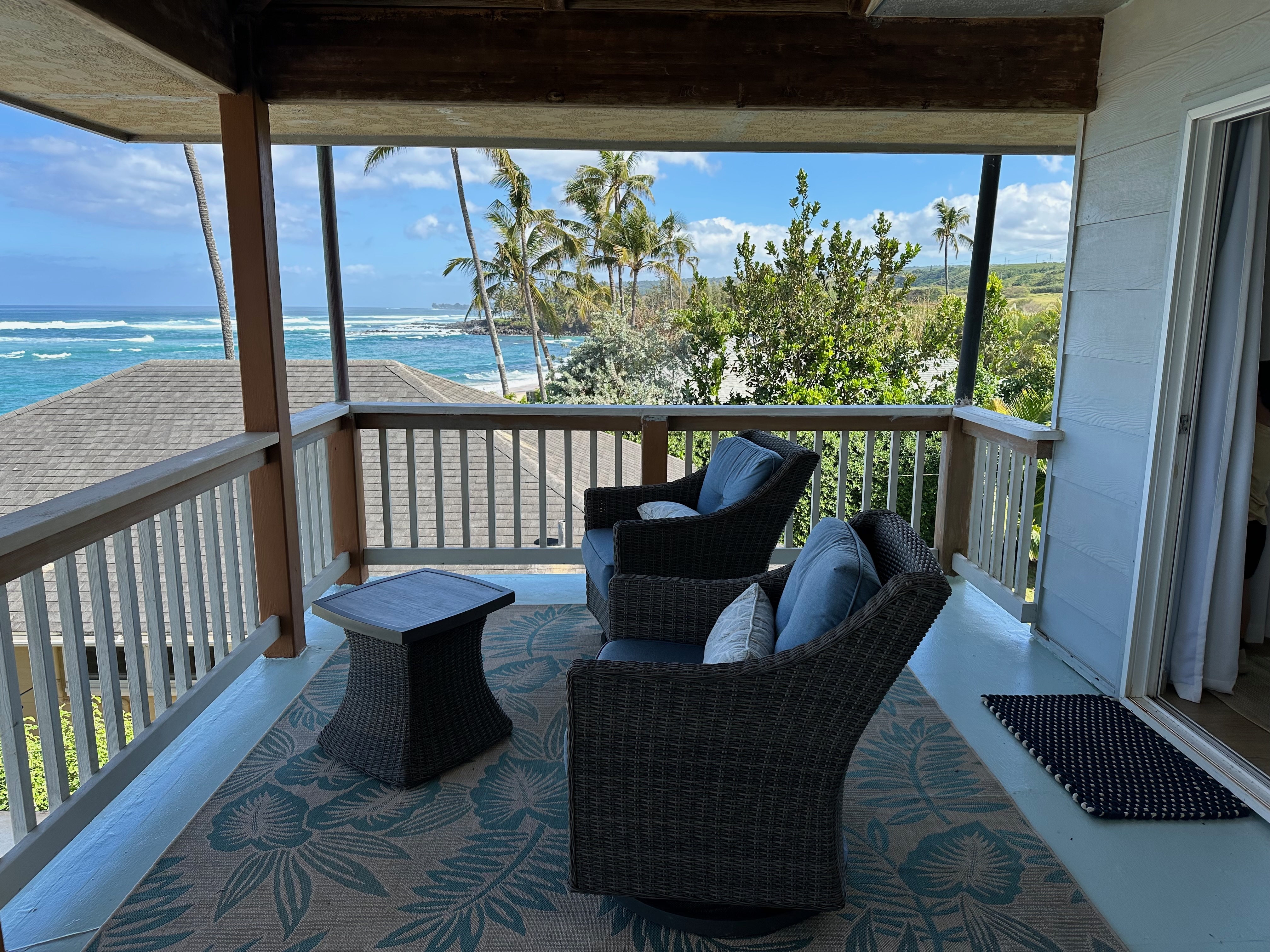 Master bedroom view of a wave at Himalayas surf break.